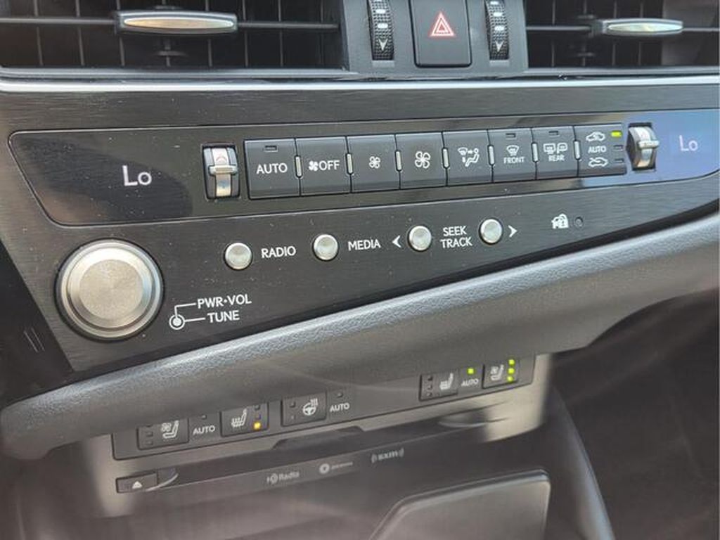 2022 Lexus ES 350 - Photo 29