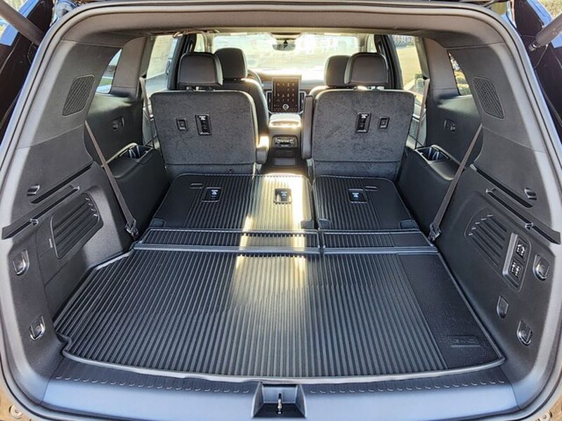 2026 GMC Acadia Denali - Photo 11