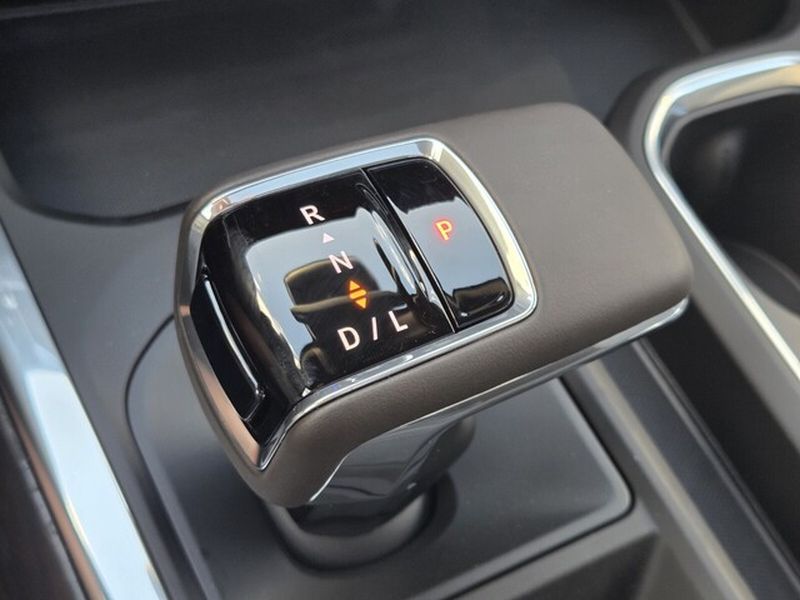 2026 GMC Sierra 1500 SLT - Photo 17