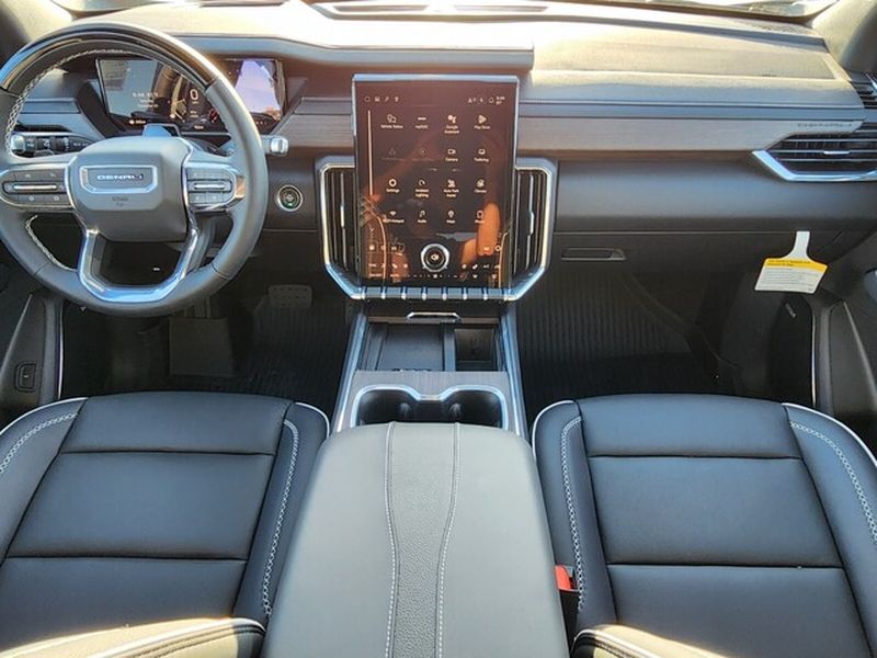 2026 GMC Acadia Denali - Photo 10