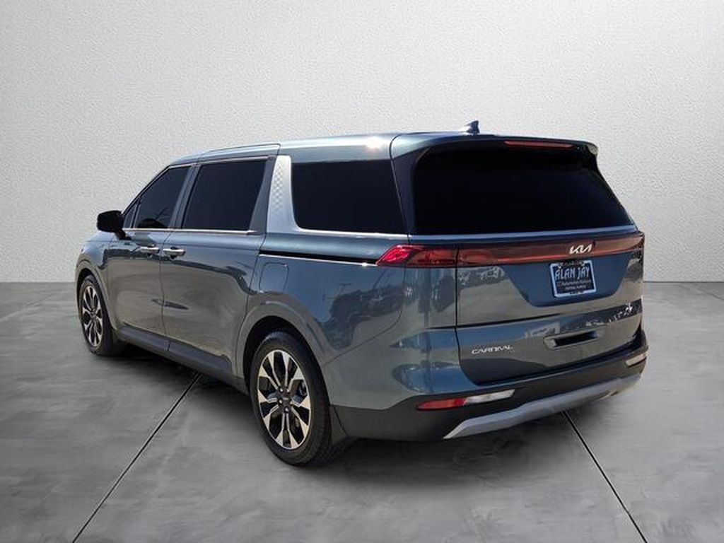 Used 2023 Kia Carnival MPV EX Minivan