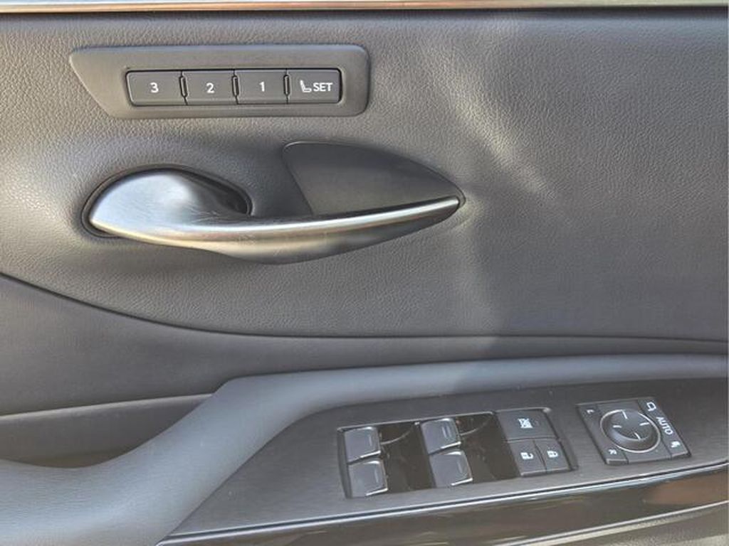 2022 Lexus ES 350 - Photo 24