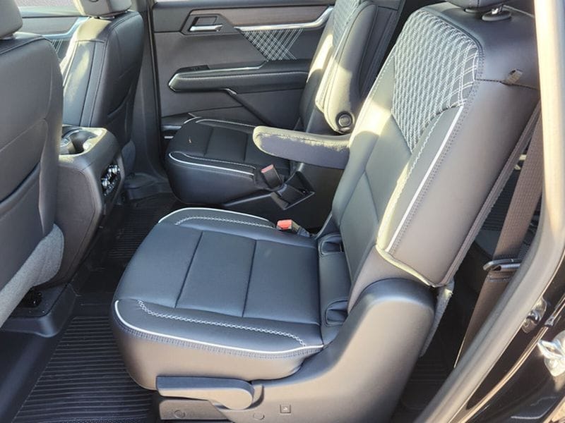 2026 GMC Acadia Denali - Photo 8