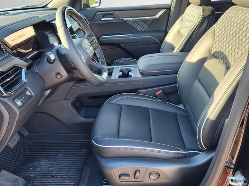 2026 GMC Acadia Denali - Photo 7