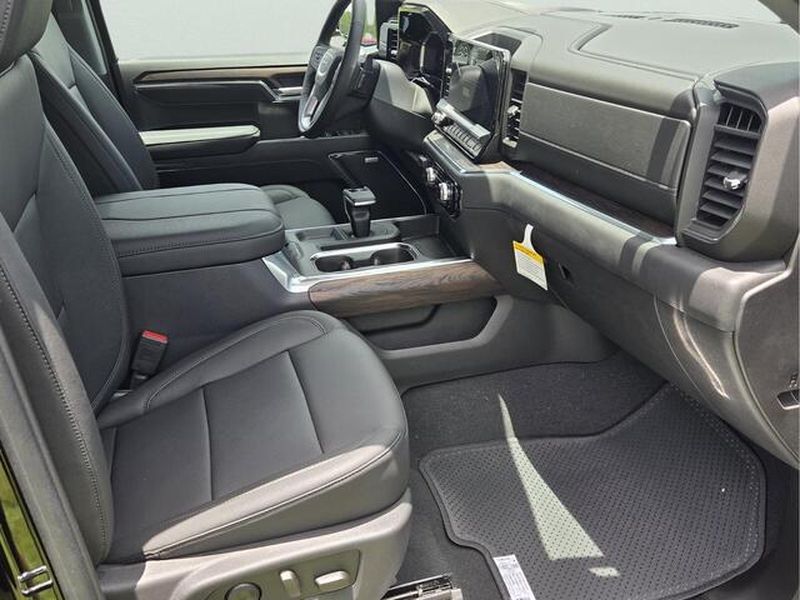 2026 GMC Sierra 1500 SLT - Photo 18