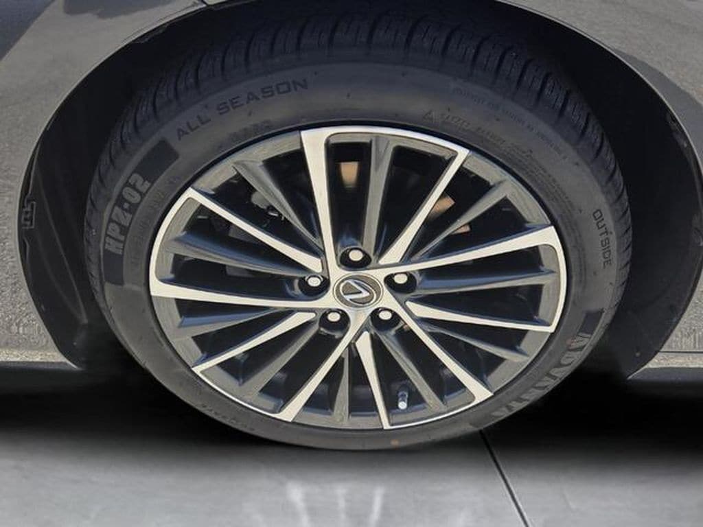 2022 Lexus ES 350 - Photo 11