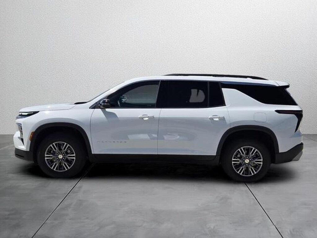Used 2025 Chevrolet Traverse LT SUV