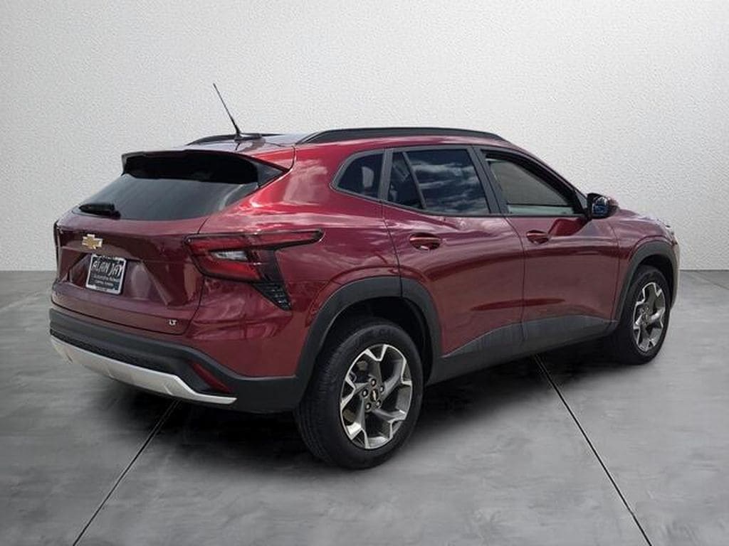 2025 Chevrolet Trax LT - Photo 7