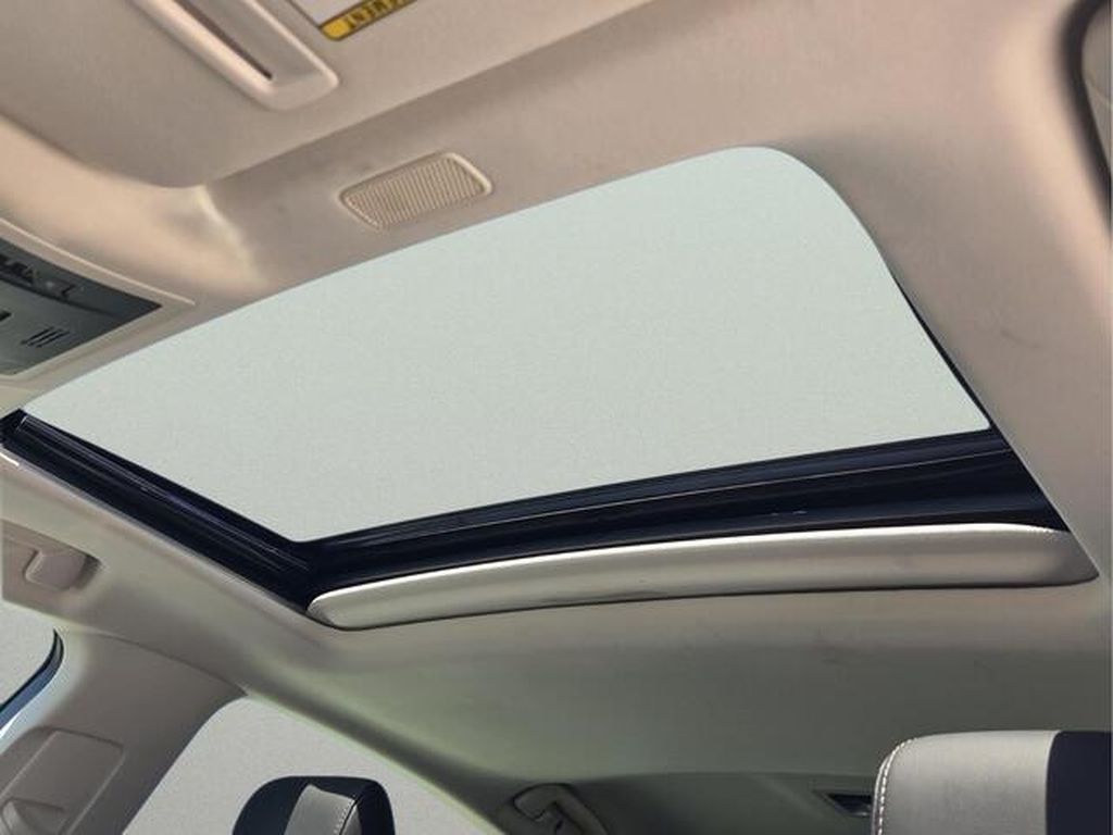 2022 Lexus ES 350 - Photo 23