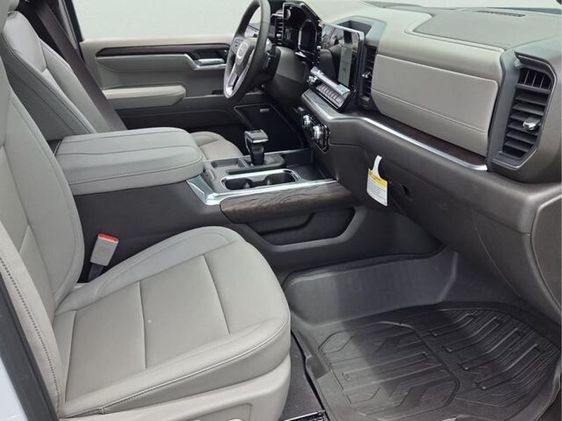2026 GMC Sierra 1500 SLT - Photo 17