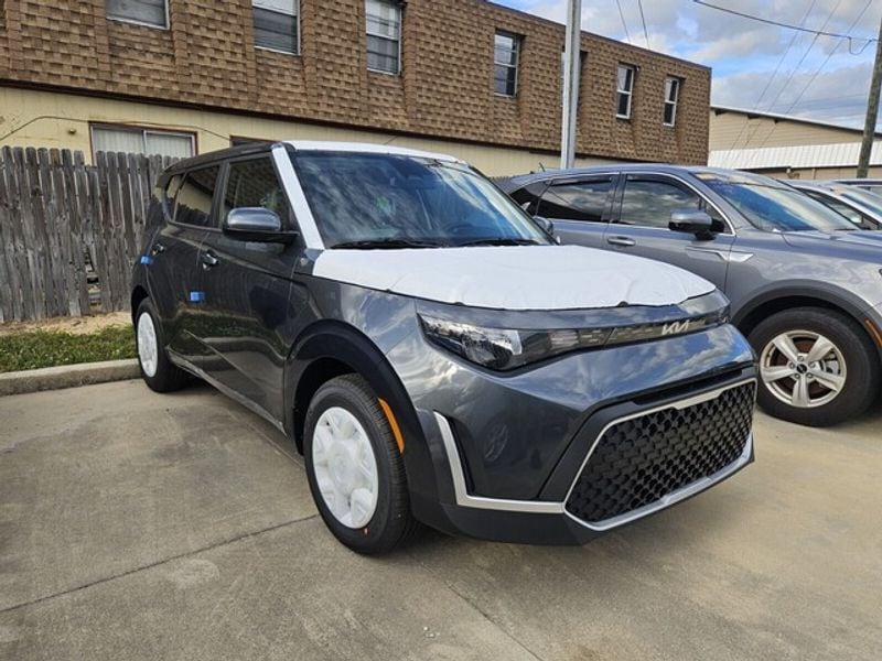 2025 Kia Soul LX's photo