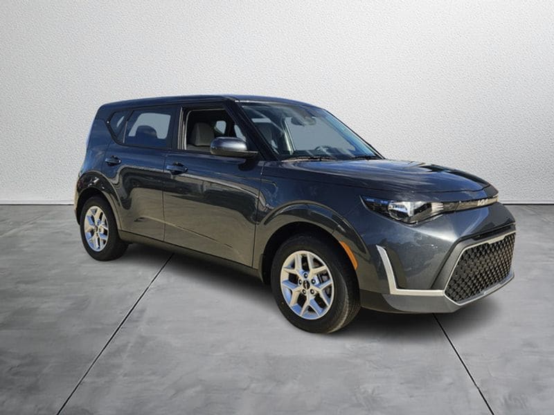 2025 Kia Soul LX's photo