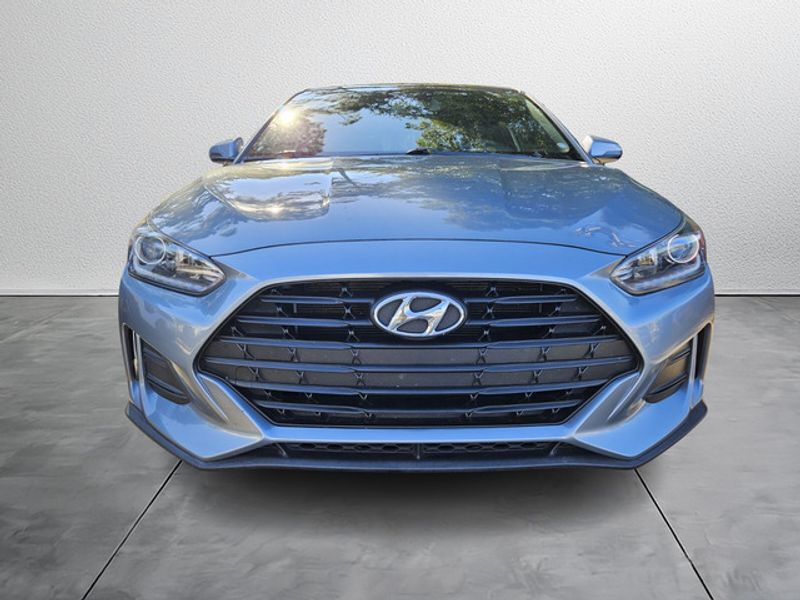 2021 Hyundai Veloster 2.0L Premium photo 2