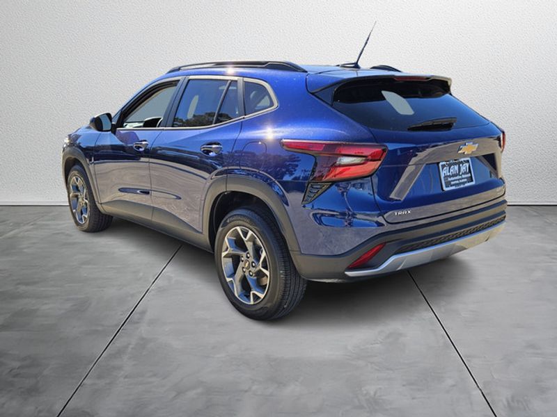 2024 Chevrolet Trax LT photo 4