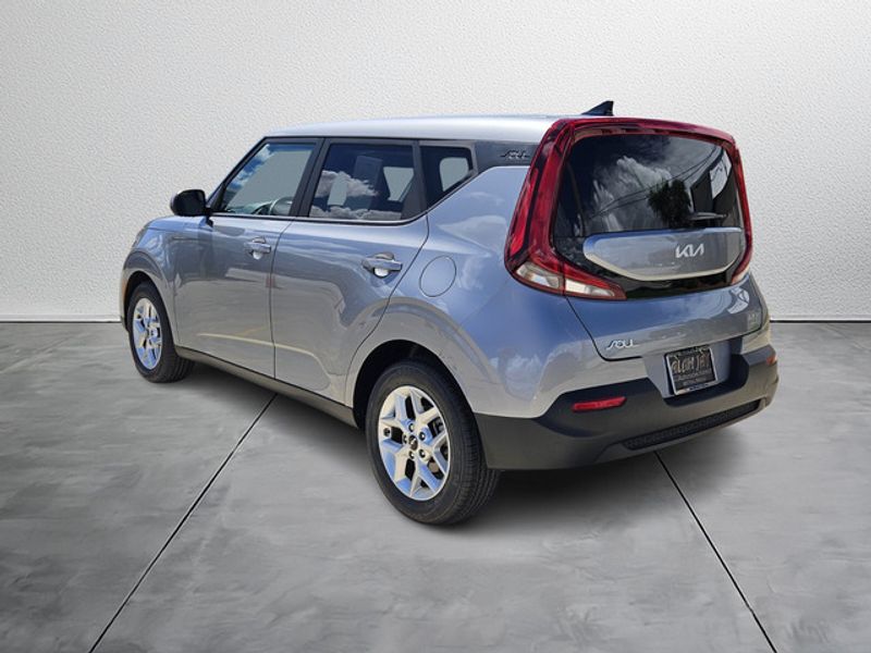2022 Kia Soul LX photo 4