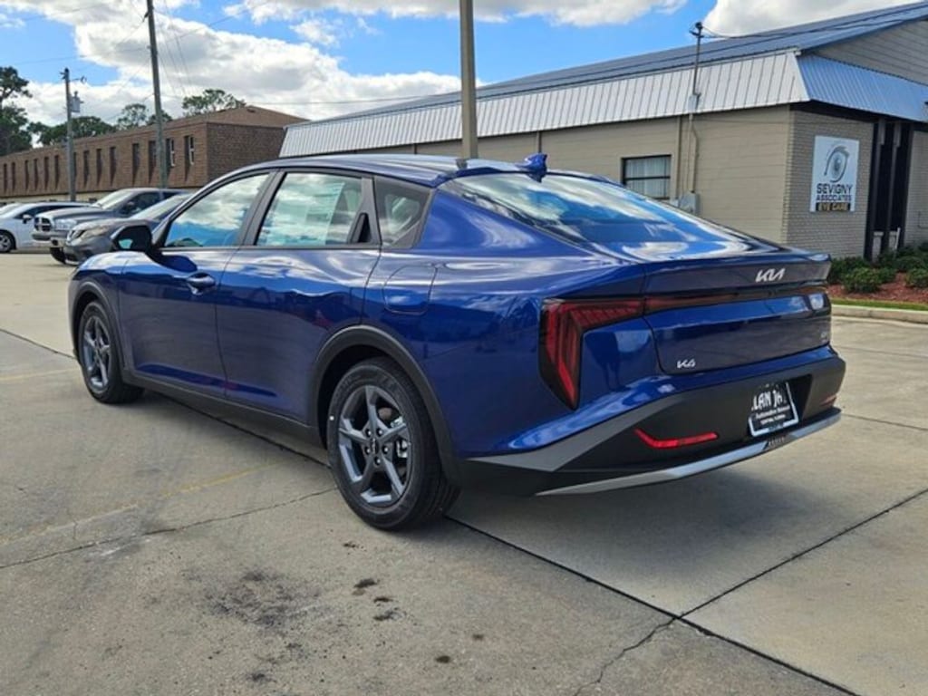 New 2025 Kia K4 LXS Sedan