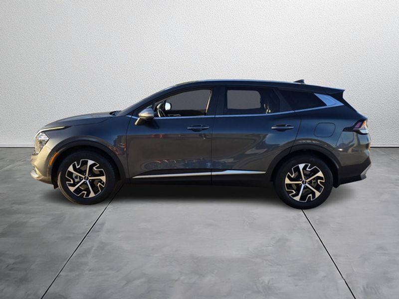 2023 Kia Sportage EX photo 2