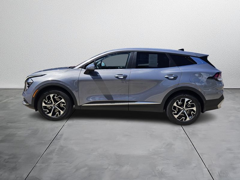 2023 Kia Sportage EX photo 3