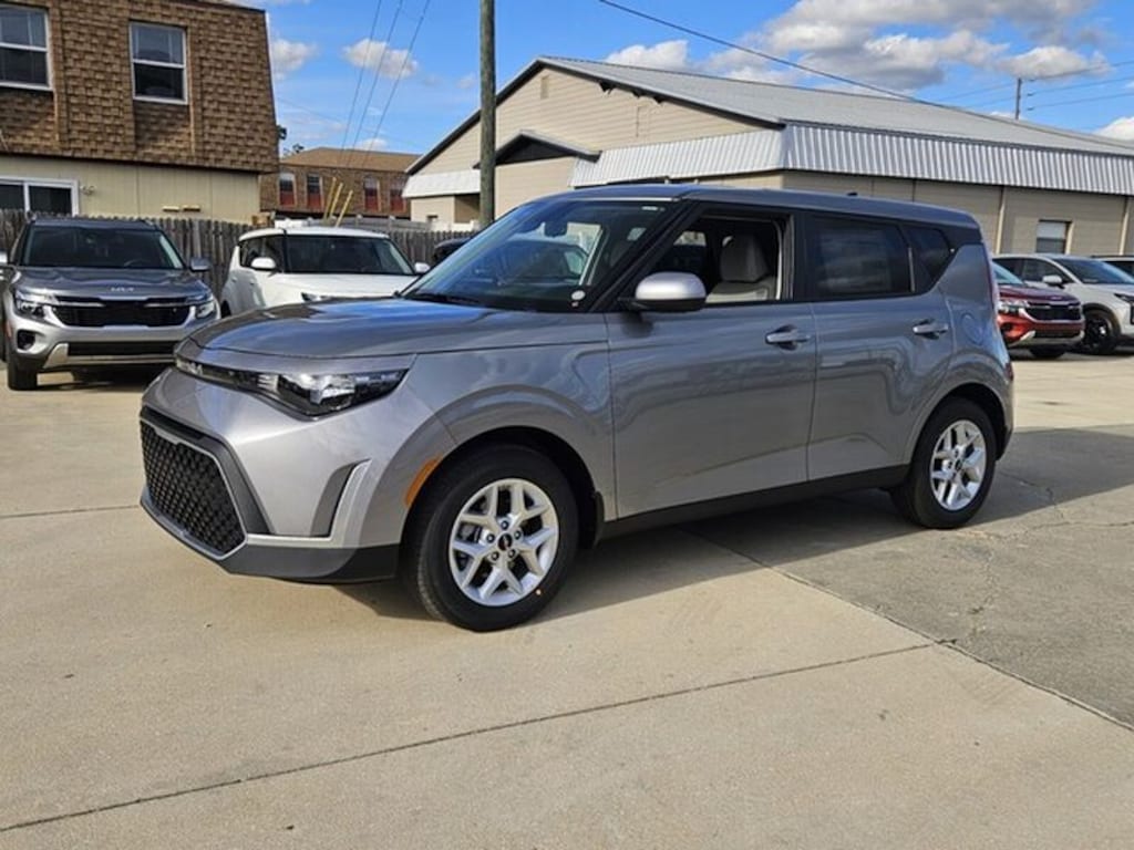New 2025 Kia Soul LX Hatchback