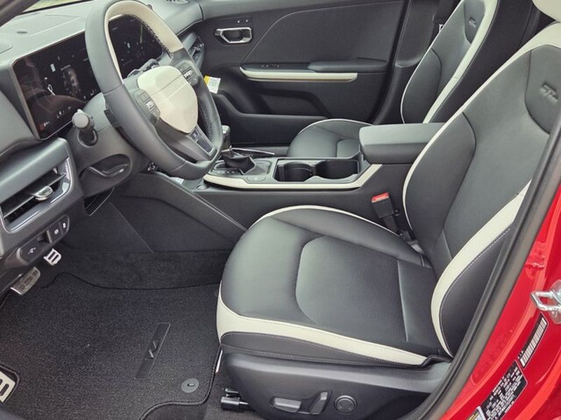 2026 Kia K4 GT-Line Turbo - Photo 8