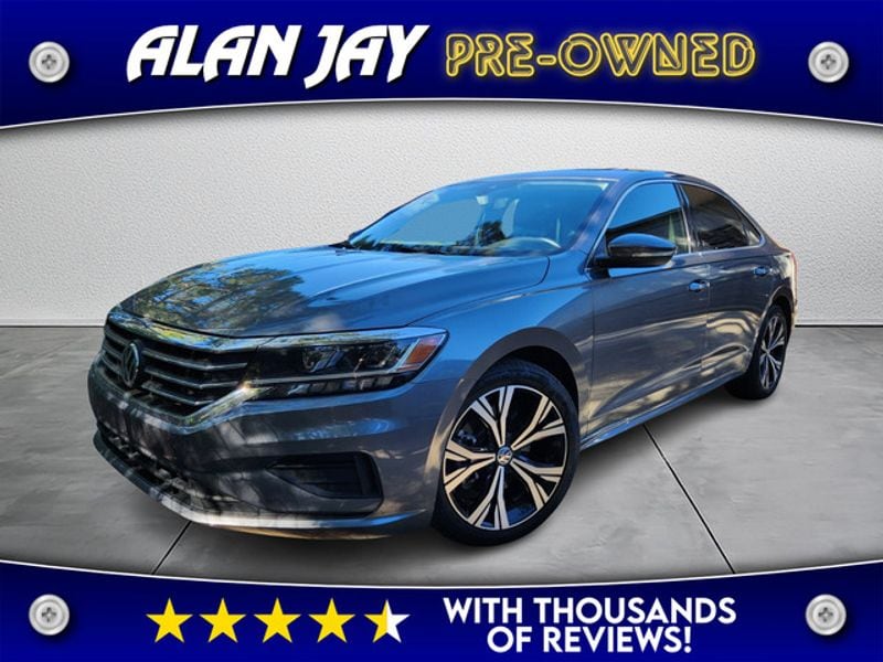 2021 Volkswagen Passat SE's photo