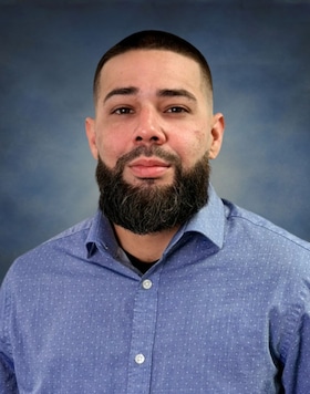 Staff member Edgar R. from ID_dc9f14b140f8