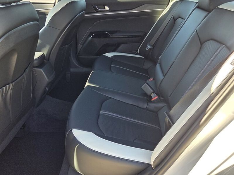 2026 Kia K5 GT-Line - Photo 9