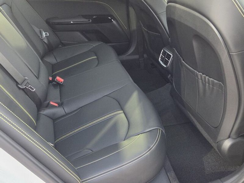 2026 Kia K5 GT - Photo 13