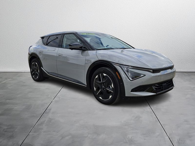 2025 Kia EV6 Wind's photo