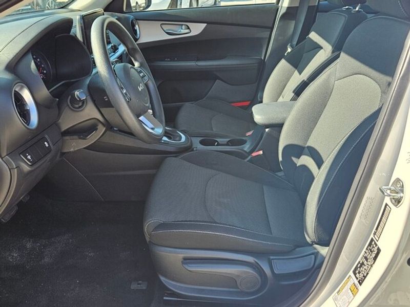 2024 Kia Forte LXS photo 3