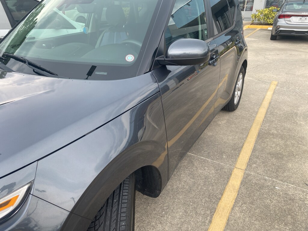 2020 Kia Soul S photo 2