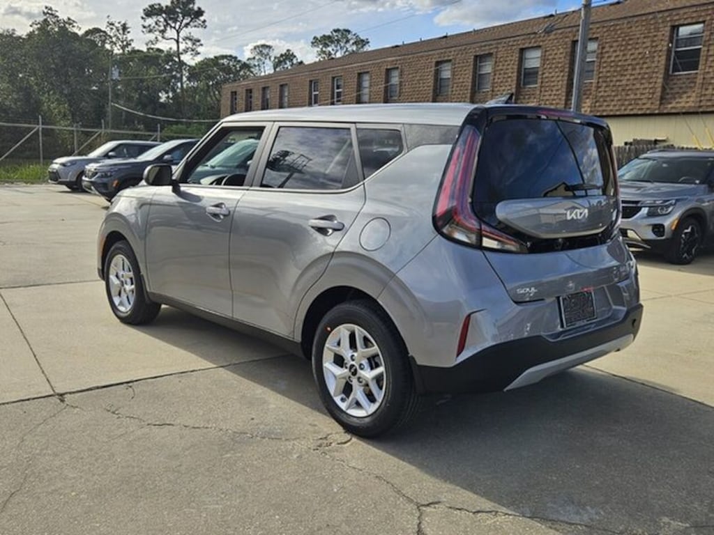 New 2025 Kia Soul LX Hatchback