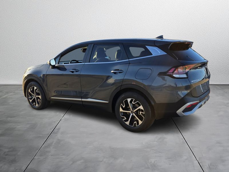 2023 Kia Sportage EX photo 3