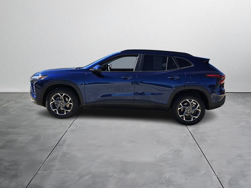 2024 Chevrolet Trax LT photo 3