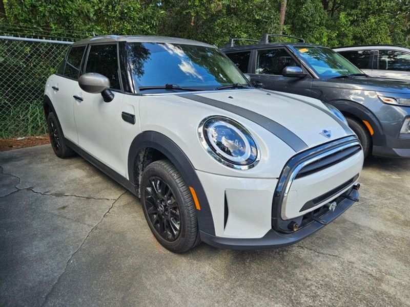 2024 Mini Cooper 4 Door Hardtop photo 2