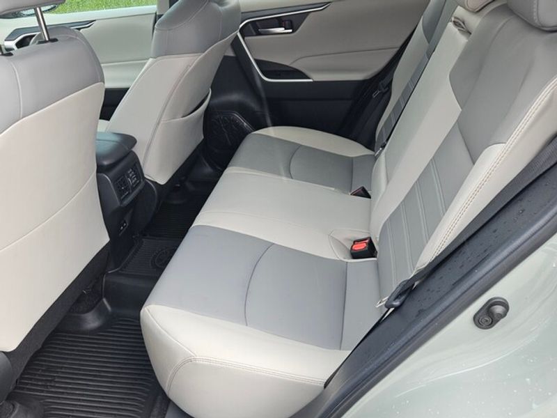 2023 Toyota RAV4 XLE Premium photo 4