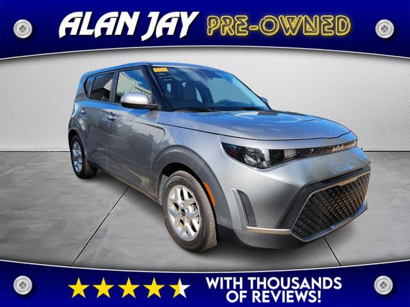 2023 Kia Soul LX's photo