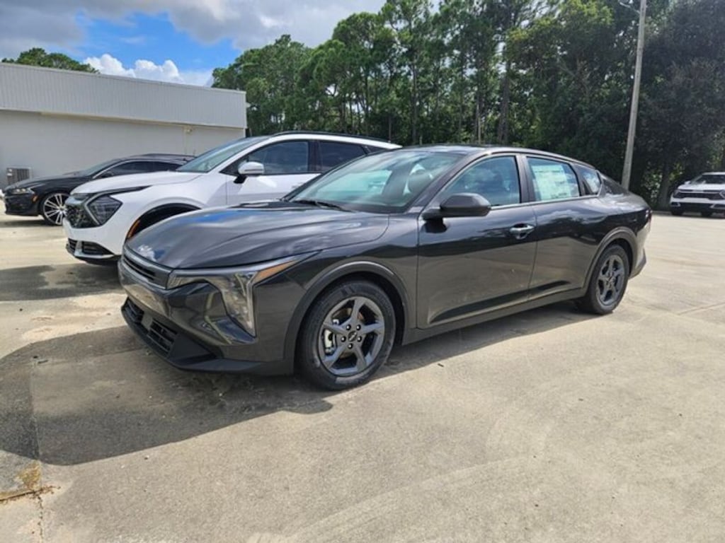 New 2025 Kia K4 LXS Sedan