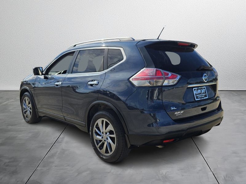 2015 Nissan Rogue SL photo 4