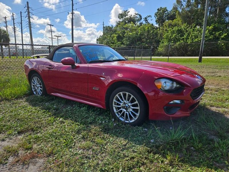 2018 Fiat 124 Spider Classica photo 3