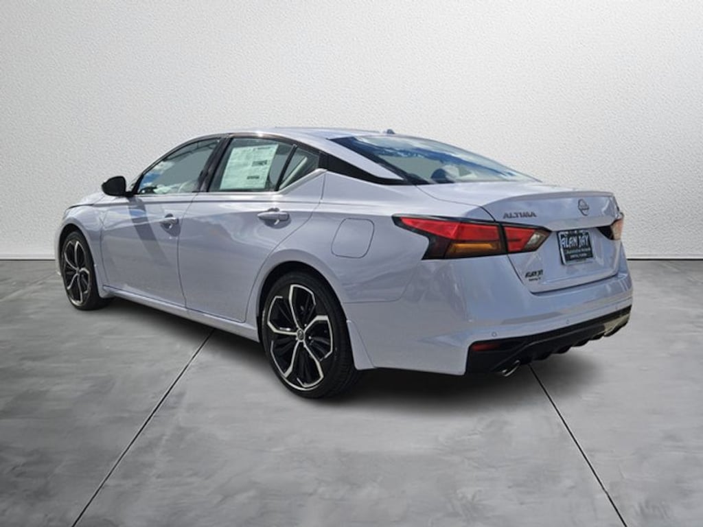 New 2025 Nissan Altima SR Sedan