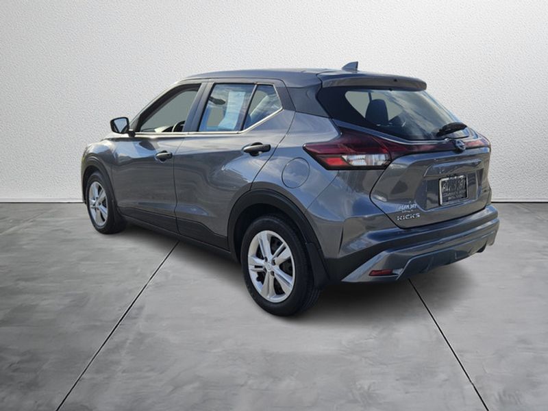 2024 Nissan Kicks S photo 3