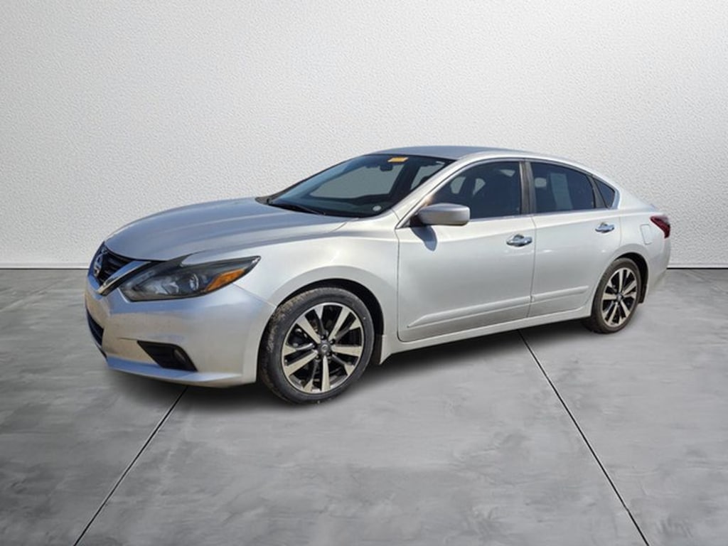Used 2017 Nissan Altima 2.5 SR Sedan