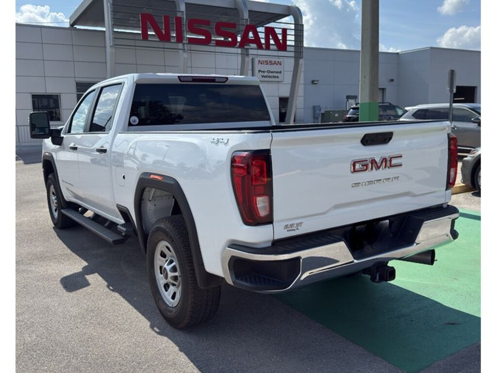 Used 2024 GMC Sierra Pro Crew Cab