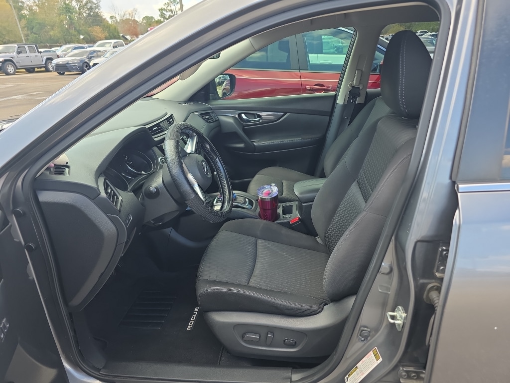 Used 2020 Nissan Rogue SV Sport Utility