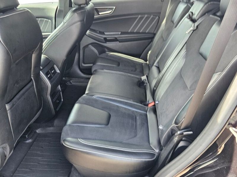 2023 Ford Edge ST photo 3