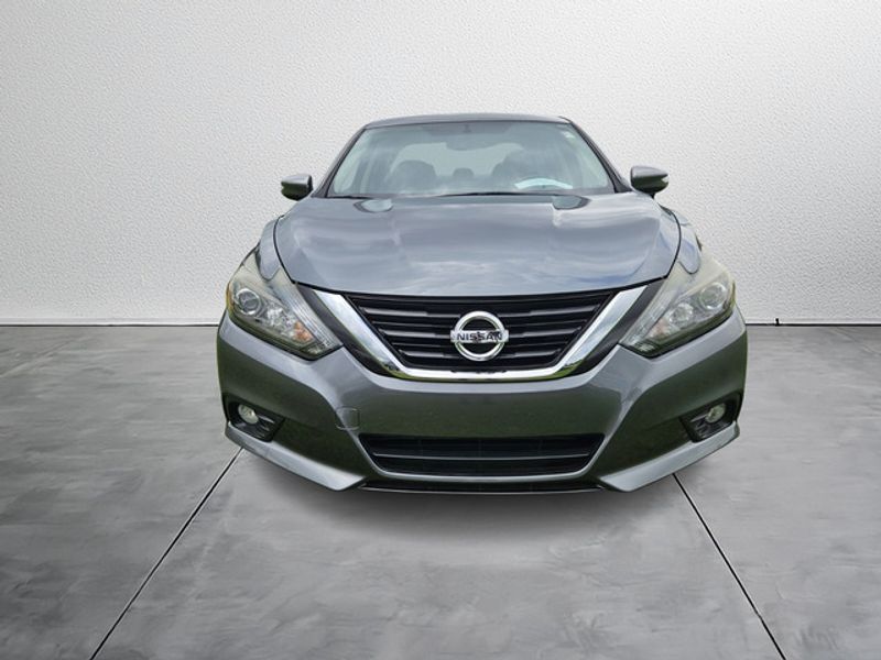 2017 Nissan Altima 2.5 SL photo 2