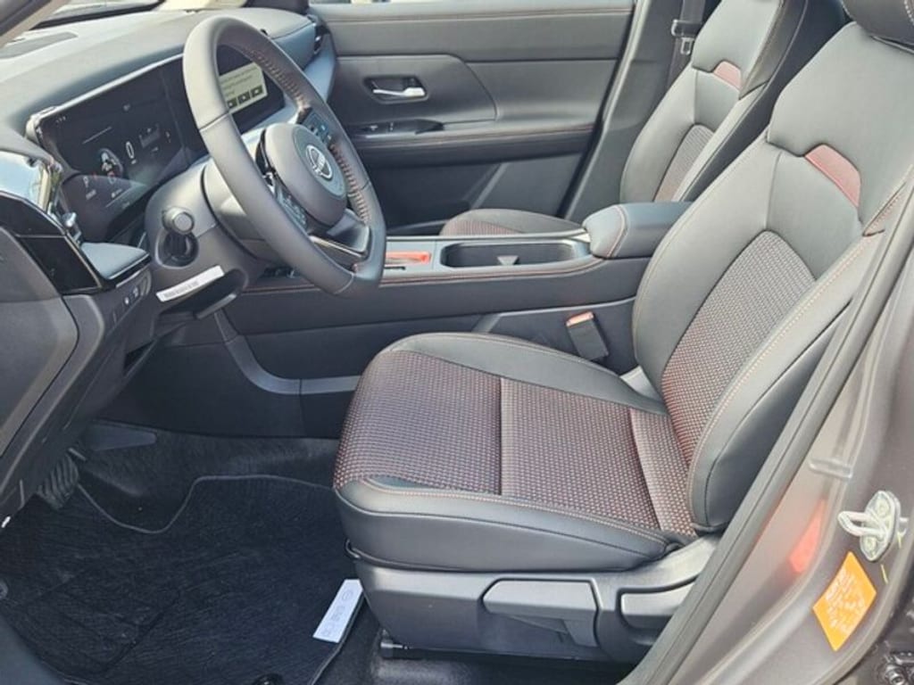 New 2025 Nissan Kicks SR SUV