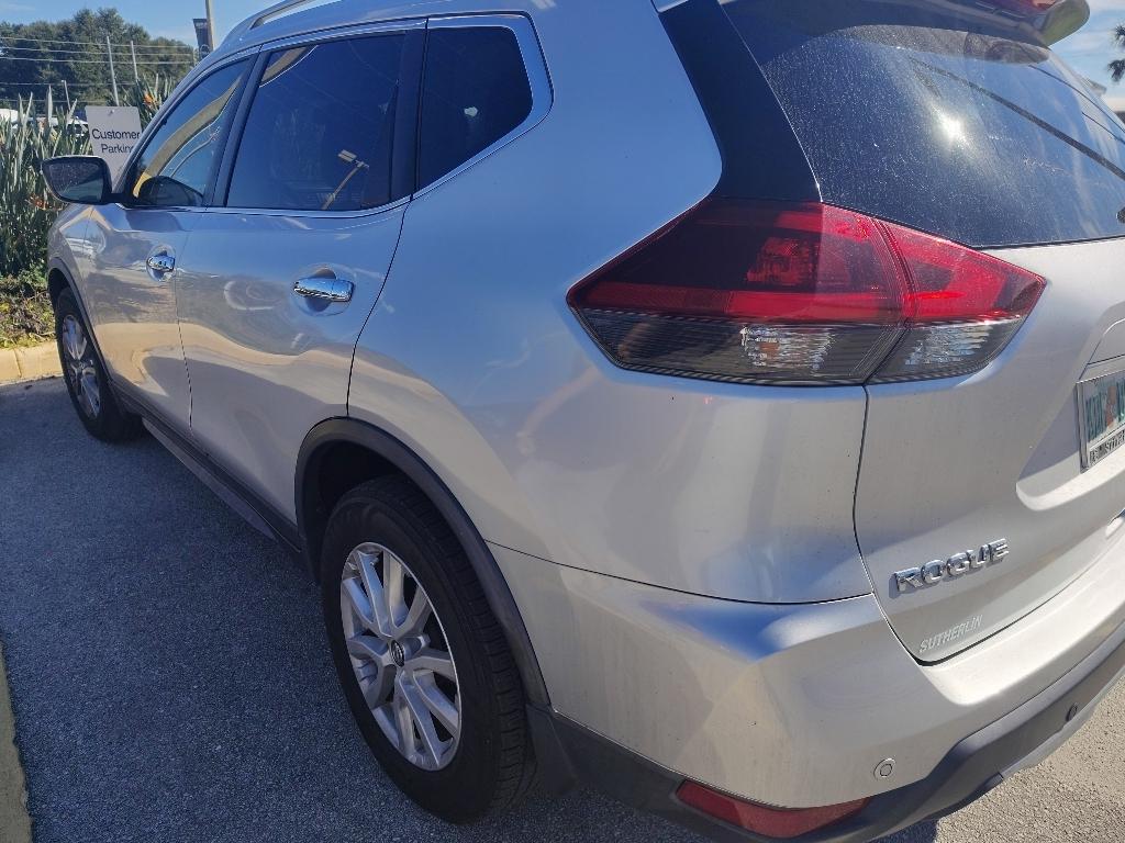 2019 Nissan Rogue SV photo 3