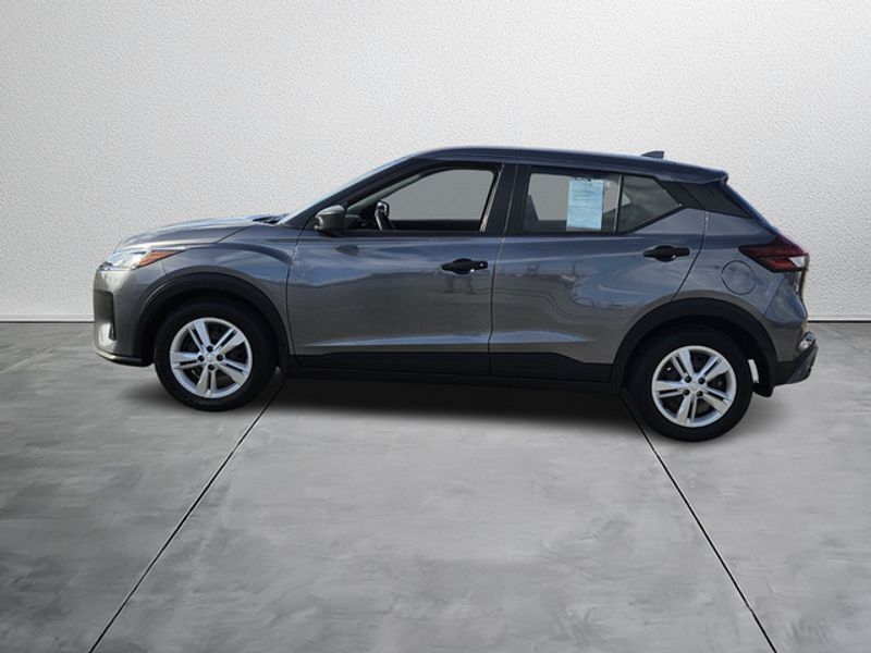 2024 Nissan Kicks S photo 2